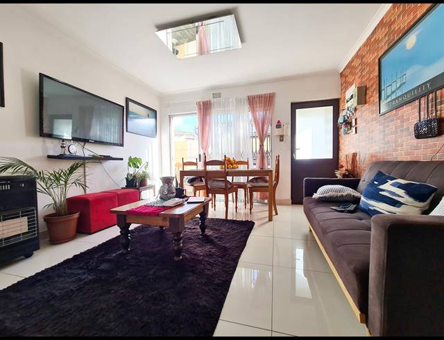 2.5 BEDROOM APARTMENT TO LET IN BLOUBERGRANT